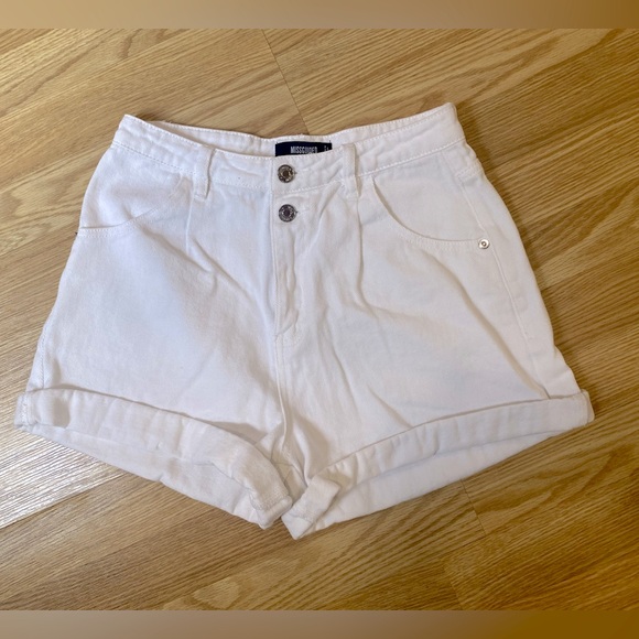 MISGUIDED White high waist shorts size small //4 EUC - Picture 8 of 14
